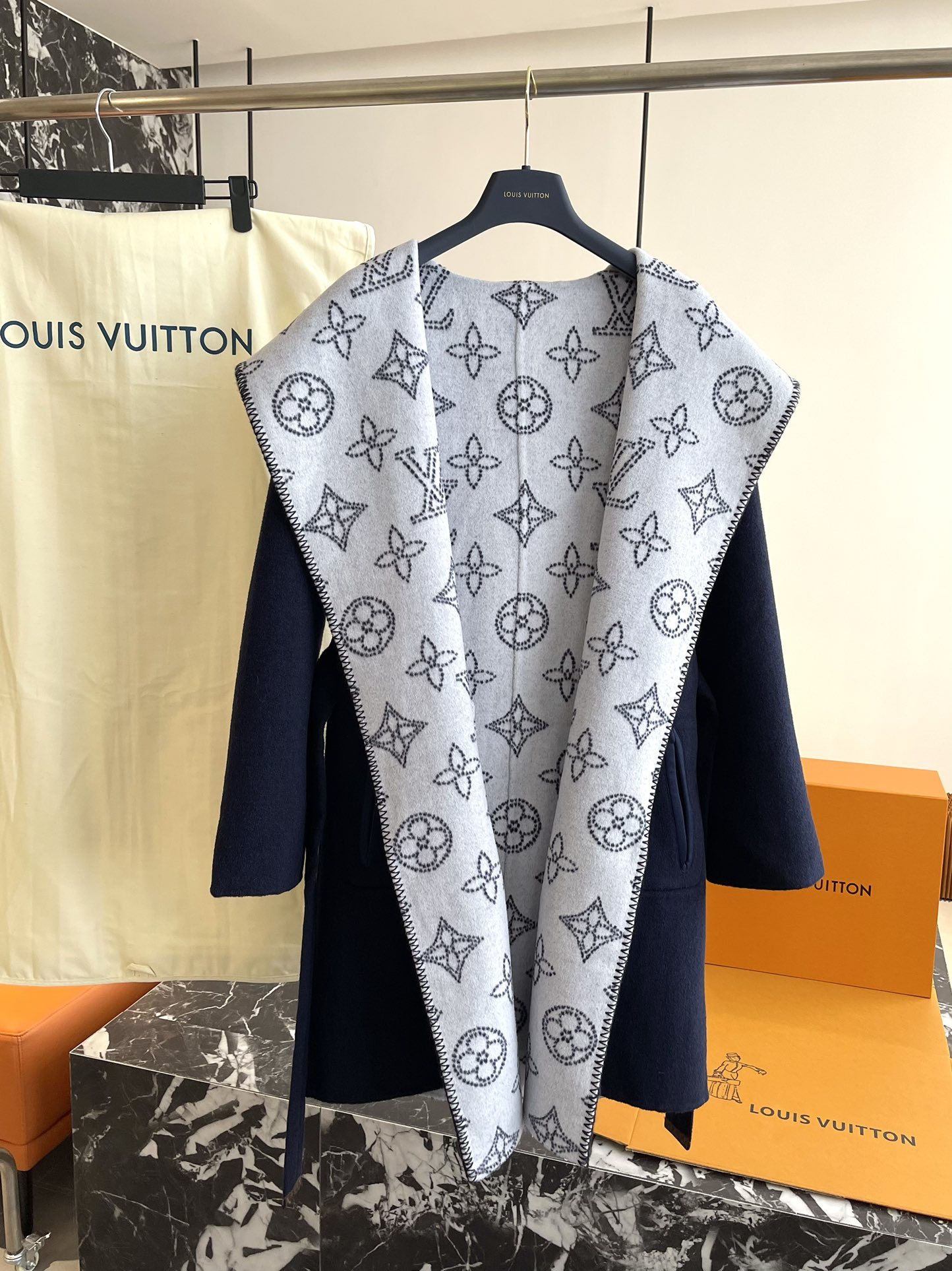 ルイ・ヴィトン「Louis Vuitton」秋冬 レディース ワップルフードロングコート