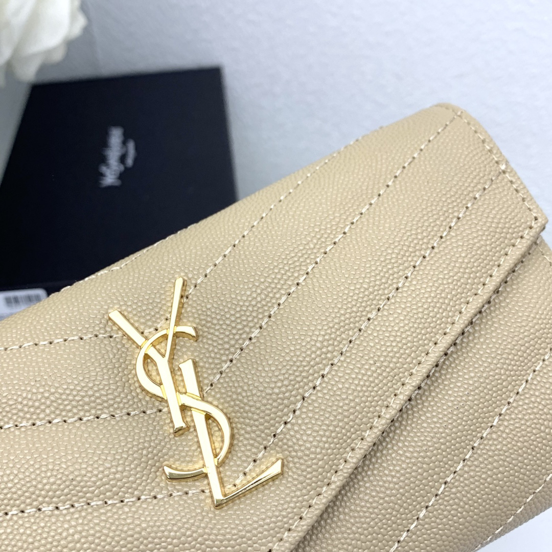 サンローラン「Saint Laurent」カサンドラ マトラッセ ラージ フラップウォレット（グレイン・ド・プードル エンボスレザー）