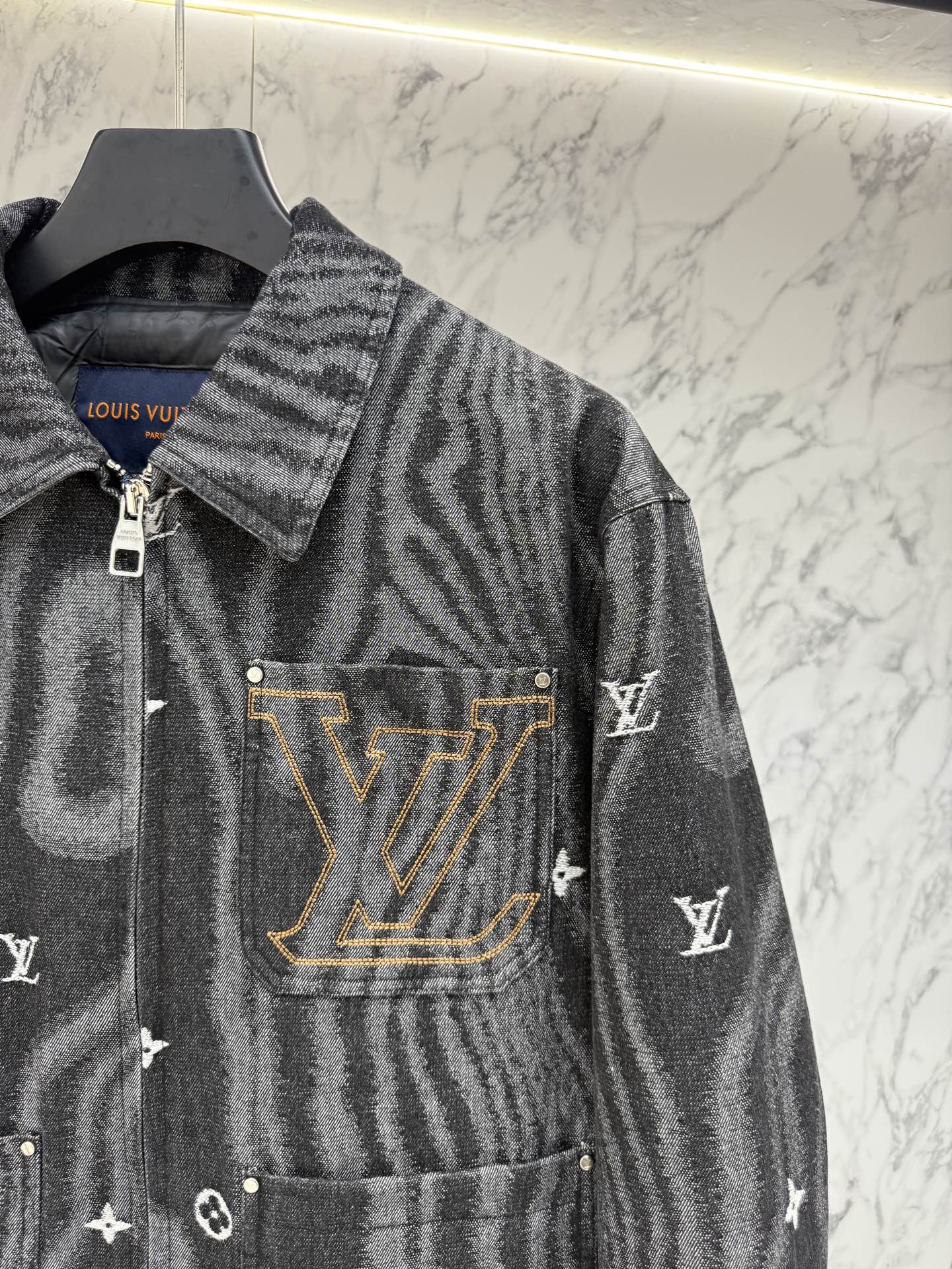 ルイ・ヴィトン「Louis Vuitton」秋冬コレクション ダウンジャケット