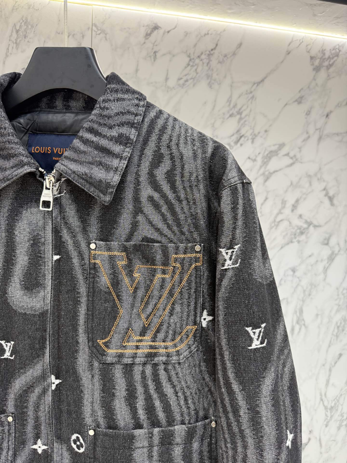 ルイ・ヴィトン「Louis Vuitton」秋冬コレクション ダウンジャケット