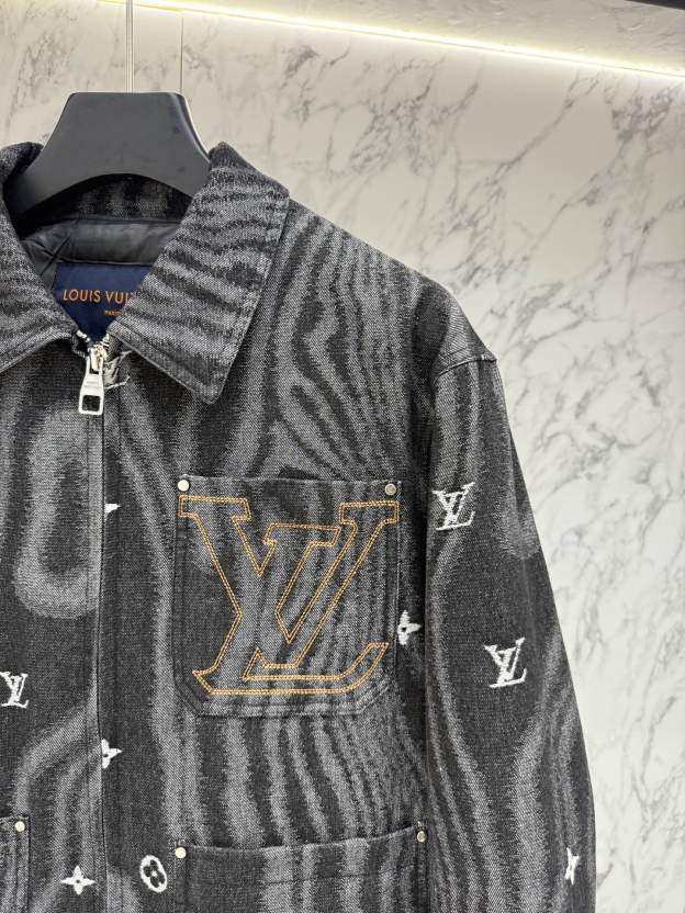 ルイ・ヴィトン「Louis Vuitton」秋冬コレクション ダウンジャケット