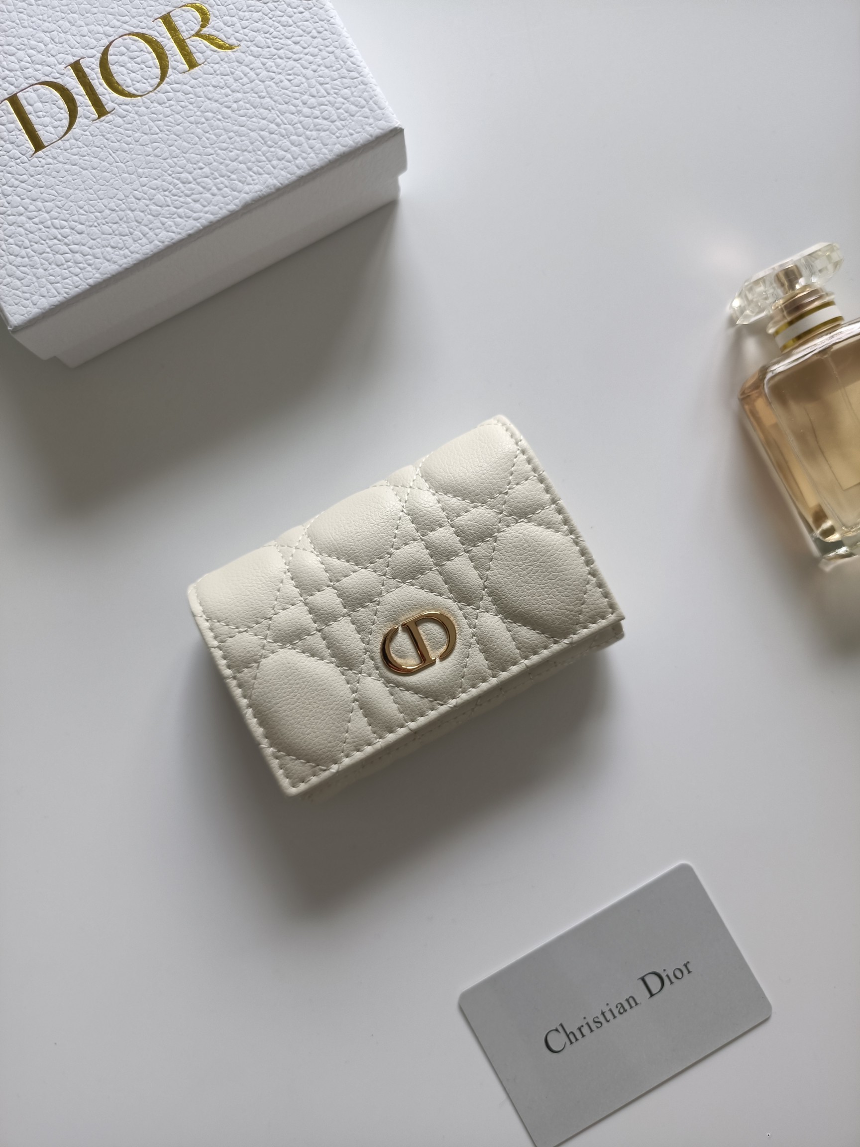 ディオール「Dior」ディオール 30 モンテーニュ グリシン ウォレット / コンパクトウォレット