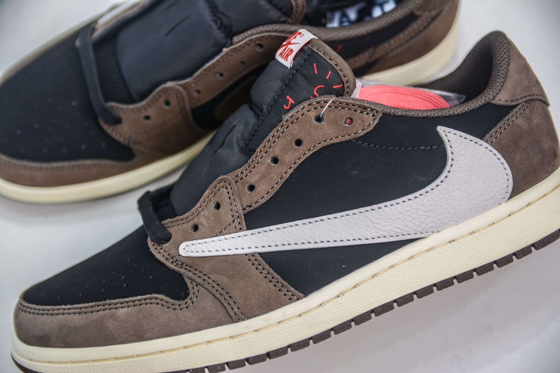 ナイキ「Nike」Air Jordan 1 Low x Travis Scott「ブラック＆ブラウン」