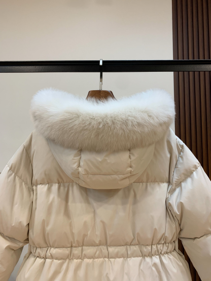 プラダ「Prada」冬の新作 フード付きダウンジャケット