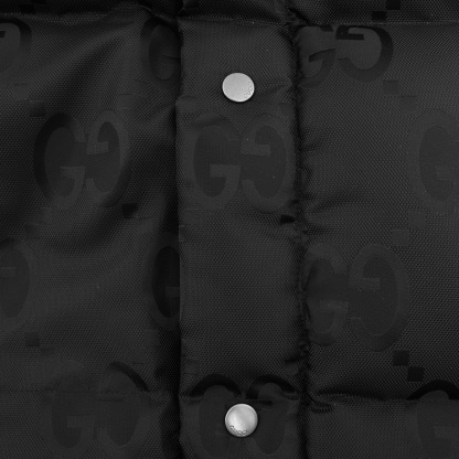 GUCCI 23FW の大きな GG の隠し模様ジヶードパターンのダウンジャケット