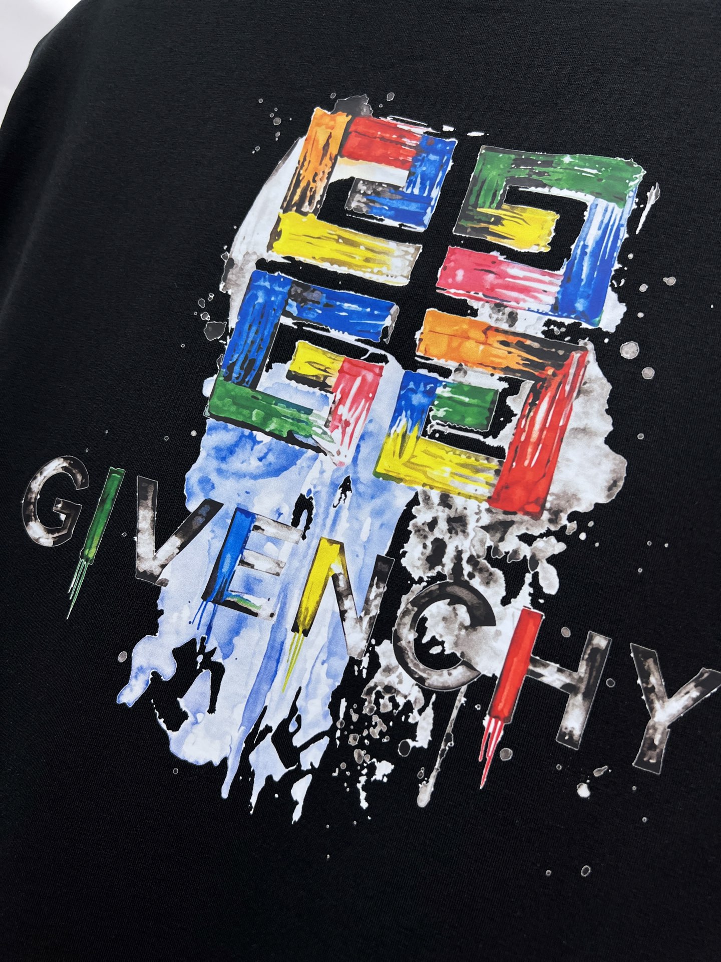 ジバンシィ「Givenchy」ジバンシィ Tシャツ / ショートスリーブ クルーネック