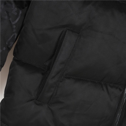 GUCCI / グッチ 24FW の隠し模様のつなぎ合わせジャカード柄のダウンジャケット