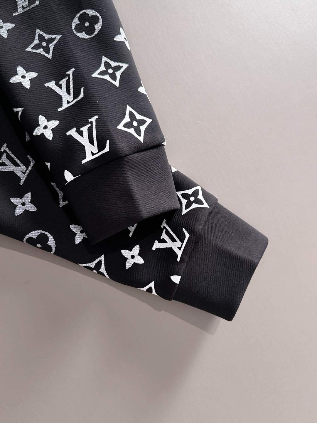 ルイ・ヴィトン「Louis Vuitton」パーカーシャツ