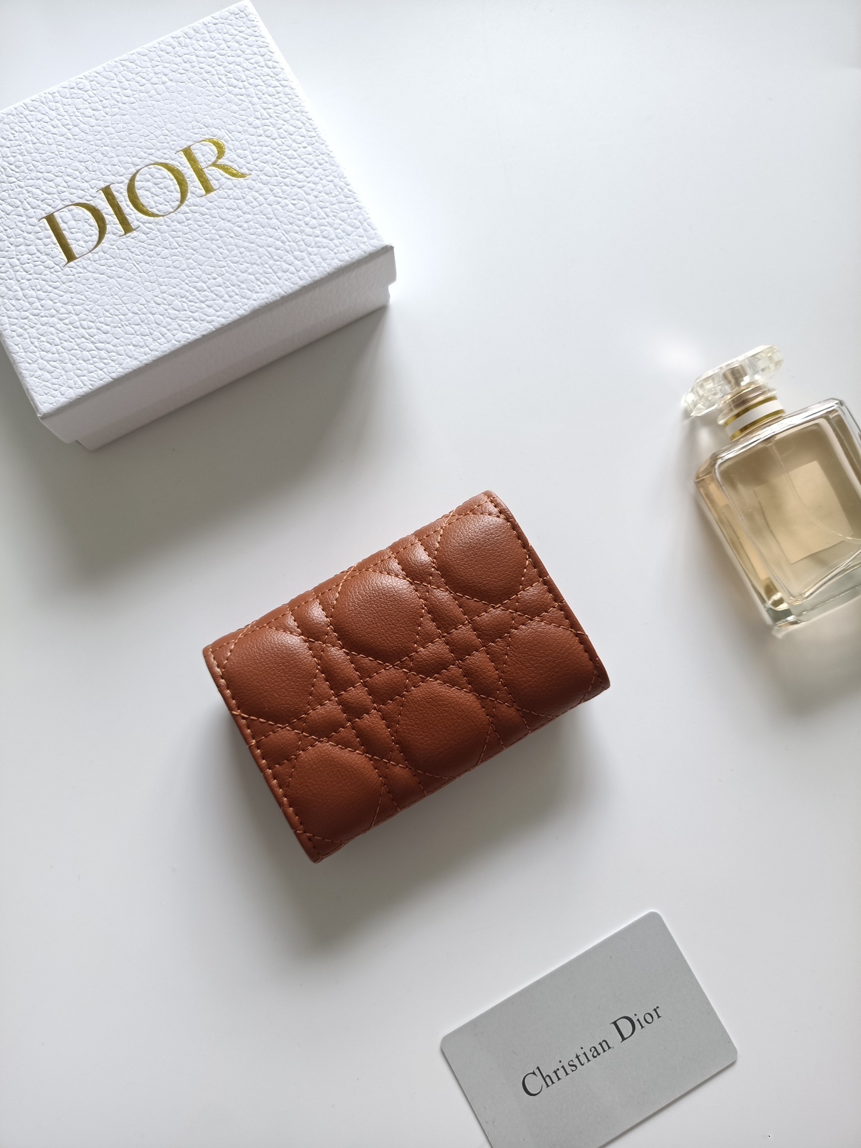 ディオール「Dior」ディオール 30 モンテーニュ グリシン ウォレット / コンパクトウォレット