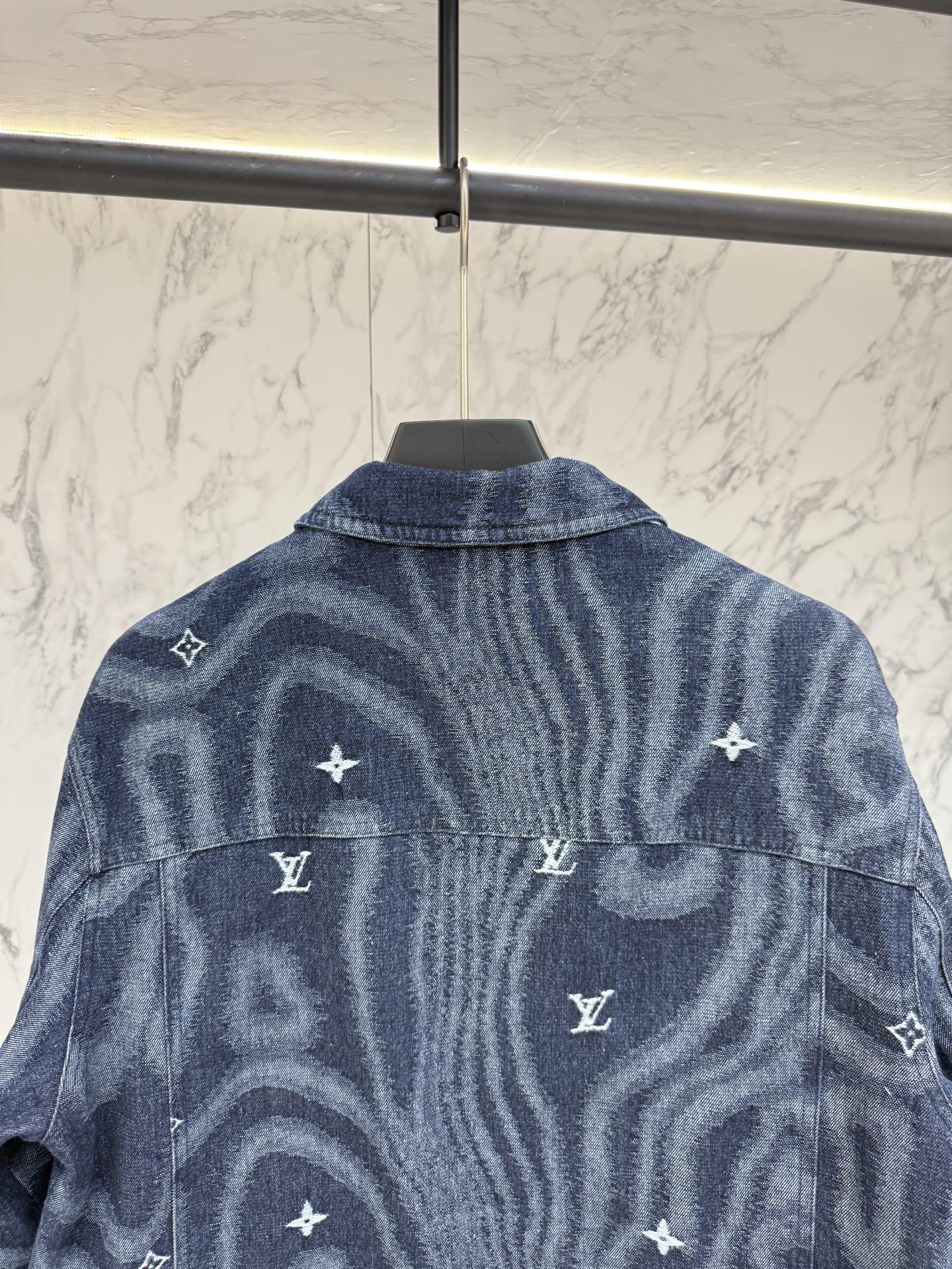 ルイ・ヴィトン「Louis Vuitton」秋冬コレクション ダウンジャケット