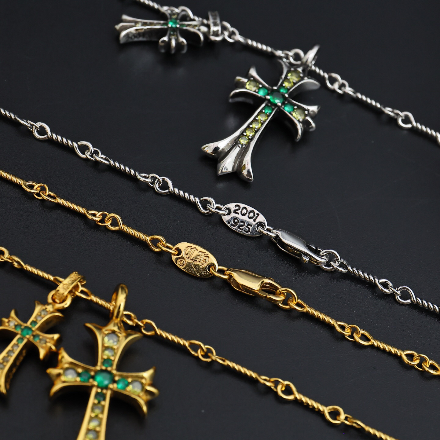 クロムハーツ「Chrome Hearts」のクラシックネックレス - 日常に上品なアクセントを添えるユニセックスモデル