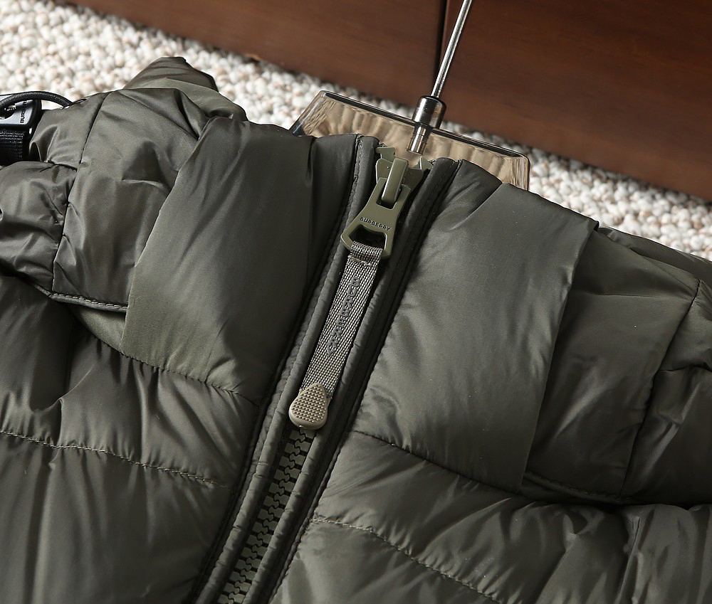 バーバリー「Burberry」秋冬 クイルティッドダウンジャケット
