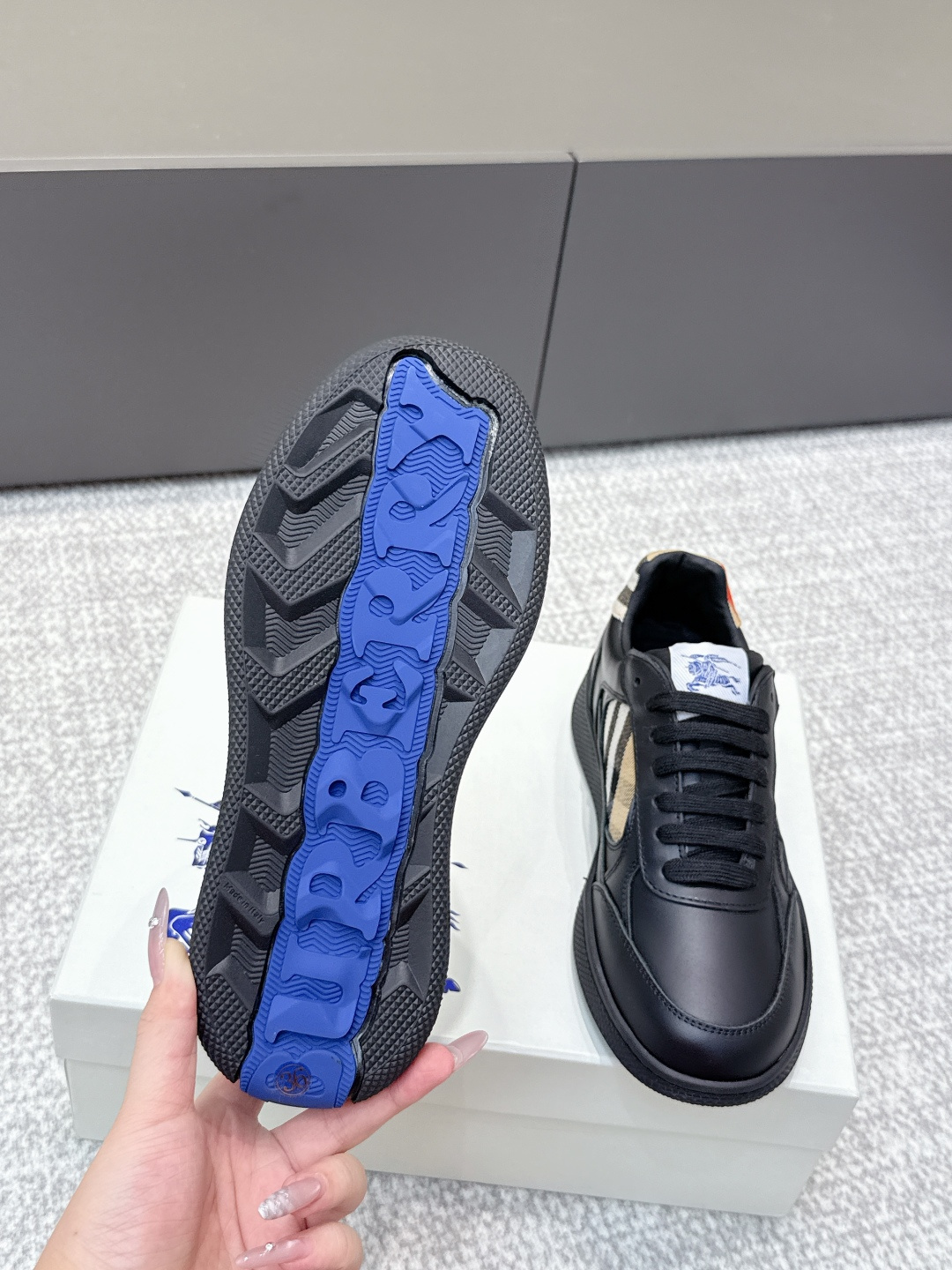 バーバリー「Burberry」バーバリー テラス スニーカー / レザースニーカー