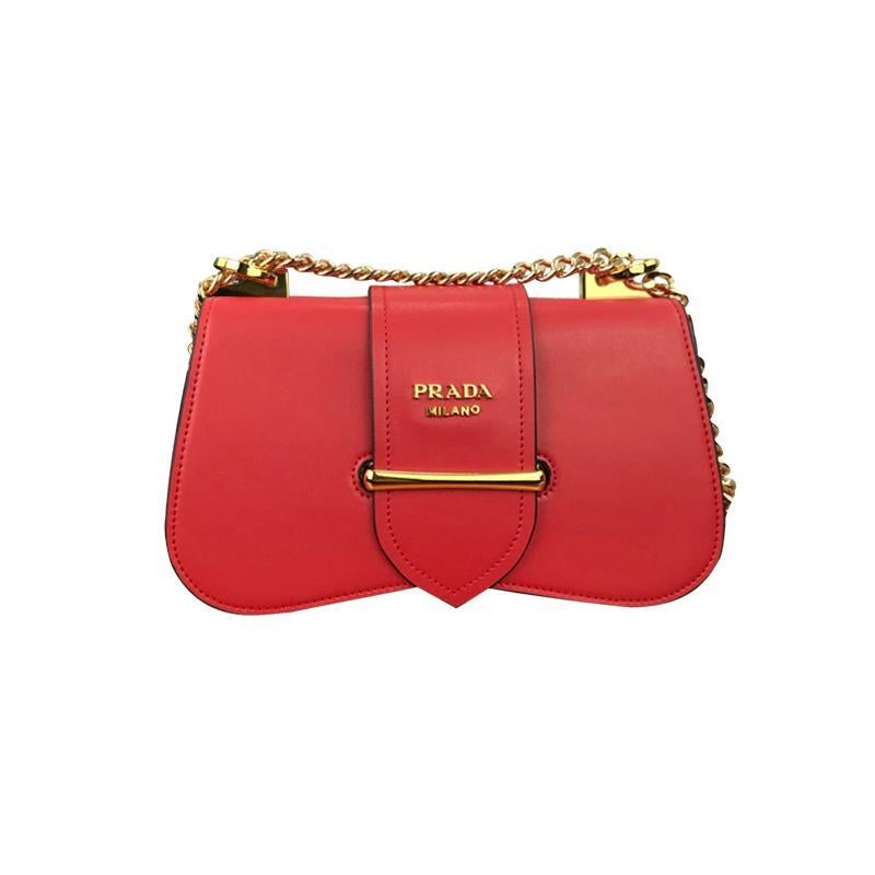 プラダ「Prada」プレイフル チェーンバッグ-ISETAN PRESTIGE CURATED