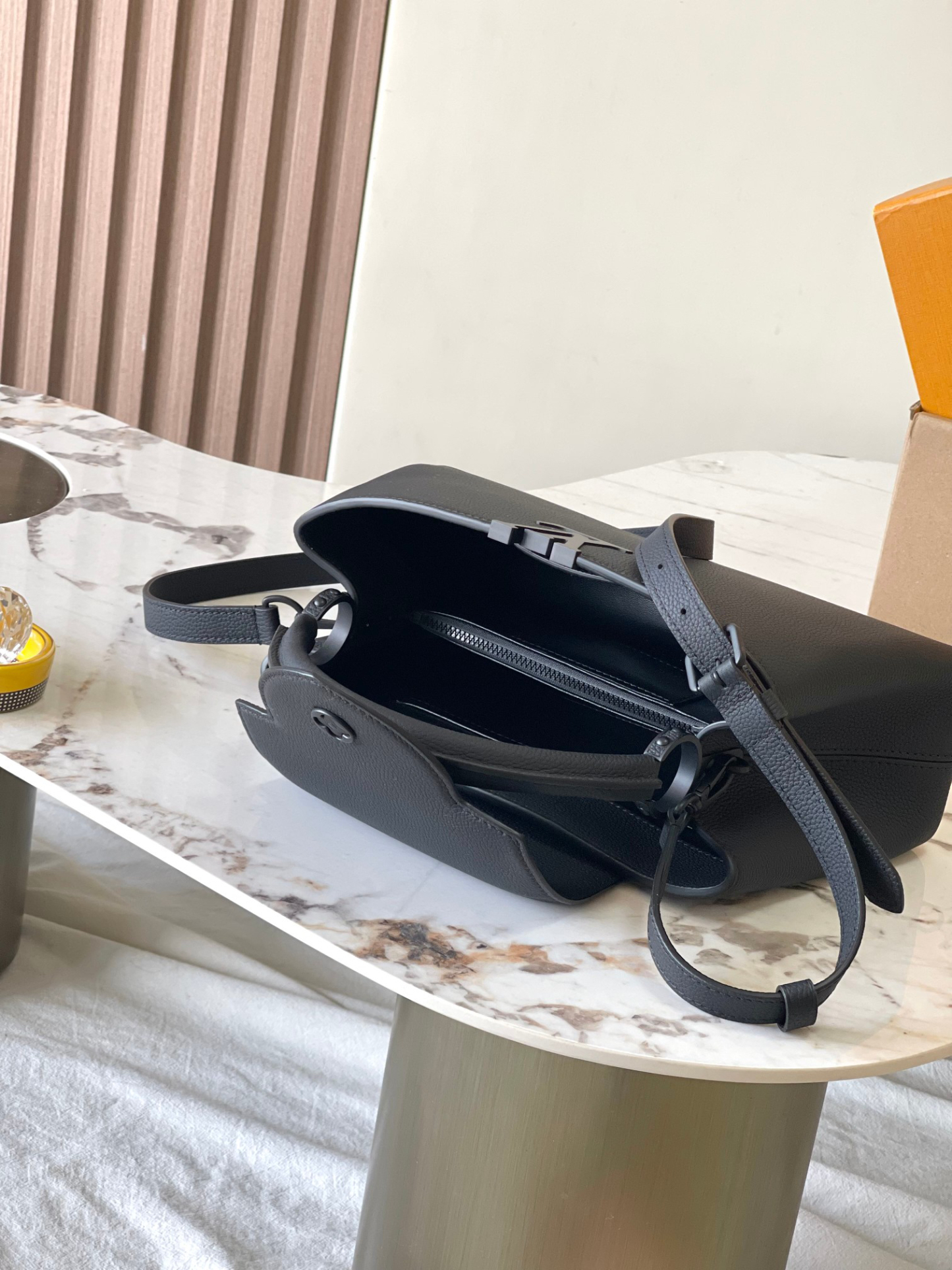 ルイ・ヴィトン「Louis Vuitton」 CarryAll ハンドバッグ