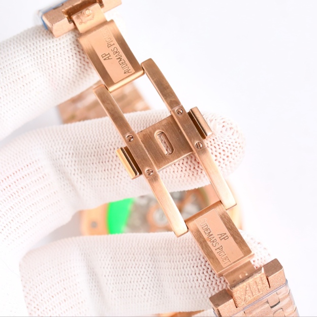 オーデマ ピゲ「Audemars Piguet」ロイヤルオーク フロストゴールド エディション 41mm ダイアメーター 腕時計