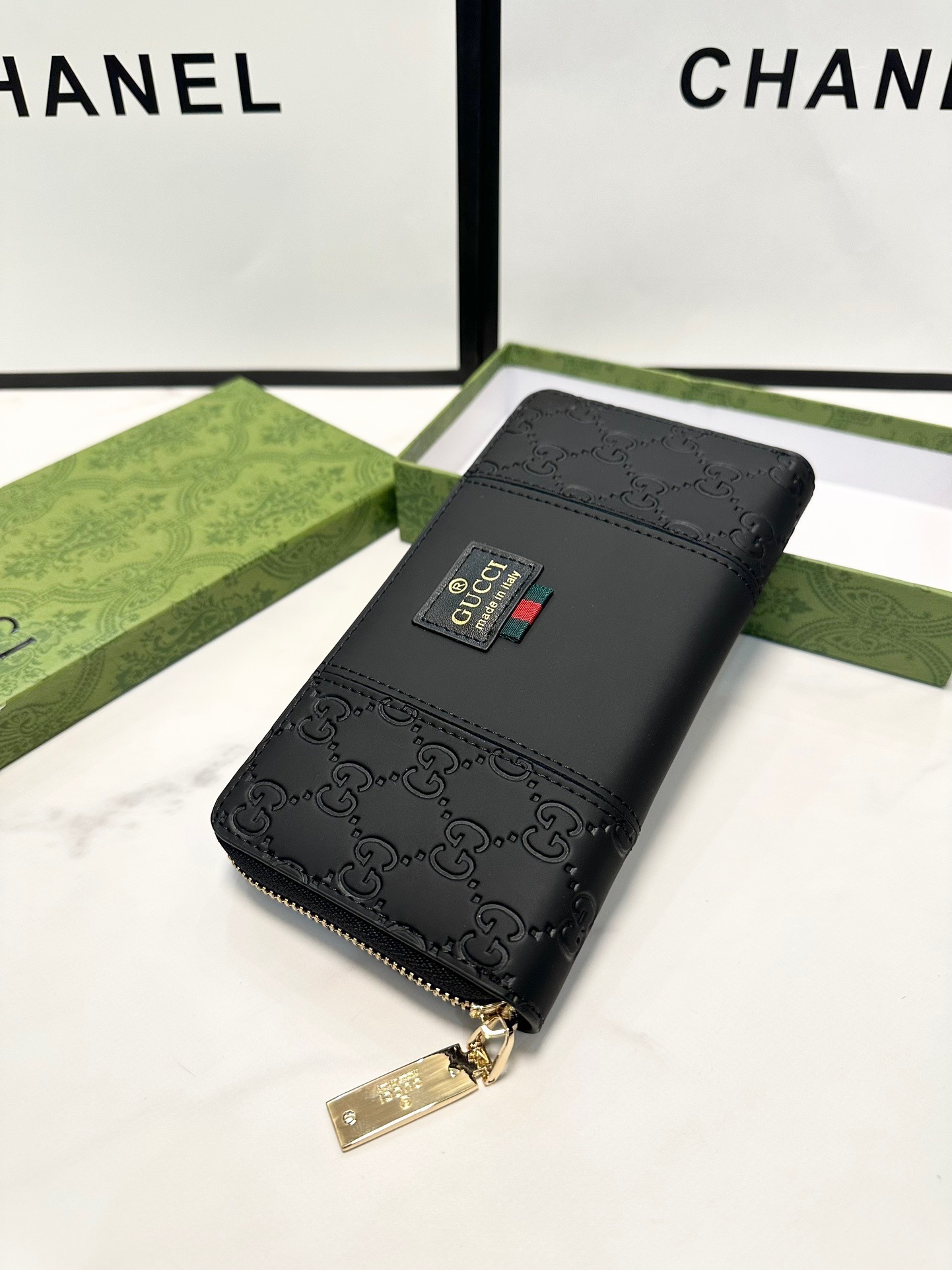 グッチ「Gucci」シグネチャー レザー ウェブ ジップアラウンドウォレット