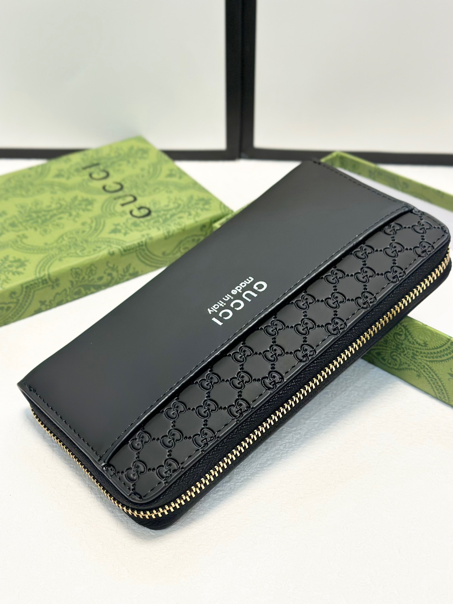 グッチ「Gucci」シグネチャー レザー ウェブ ジップアラウンドウォレット