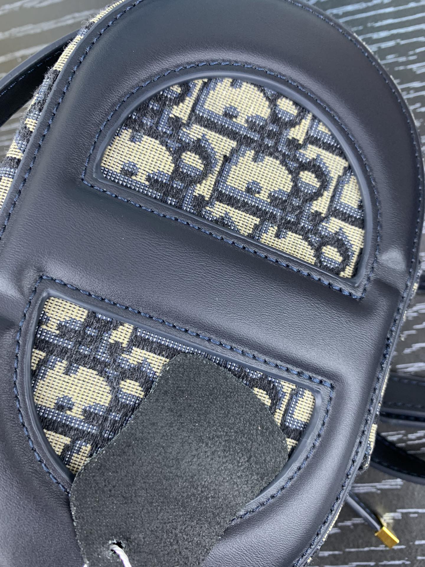 ディオール「Dior」CD Signature エリプスカメラバッグ 2023年秋冬コレクション