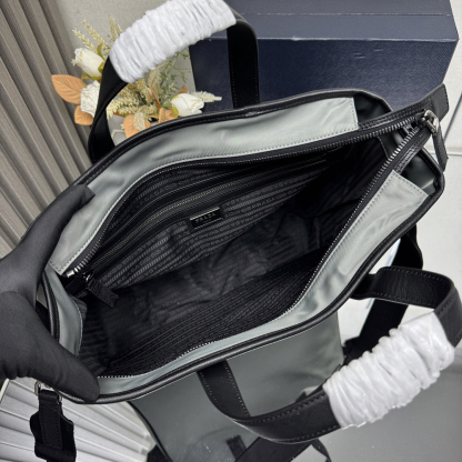 プラダ「Prada」メンズ ミニマリスト トートバッグ トートバッグ