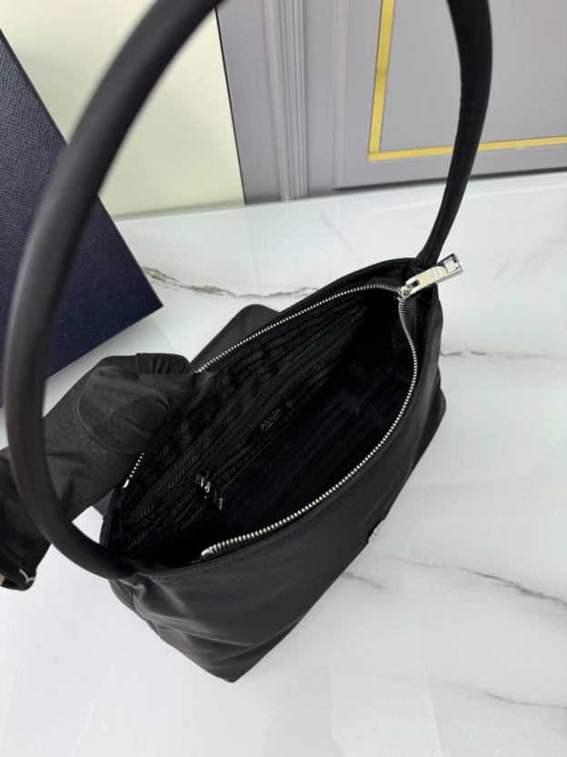 プラダ「Prada」フラップデザイン マルチトート トートバッグ