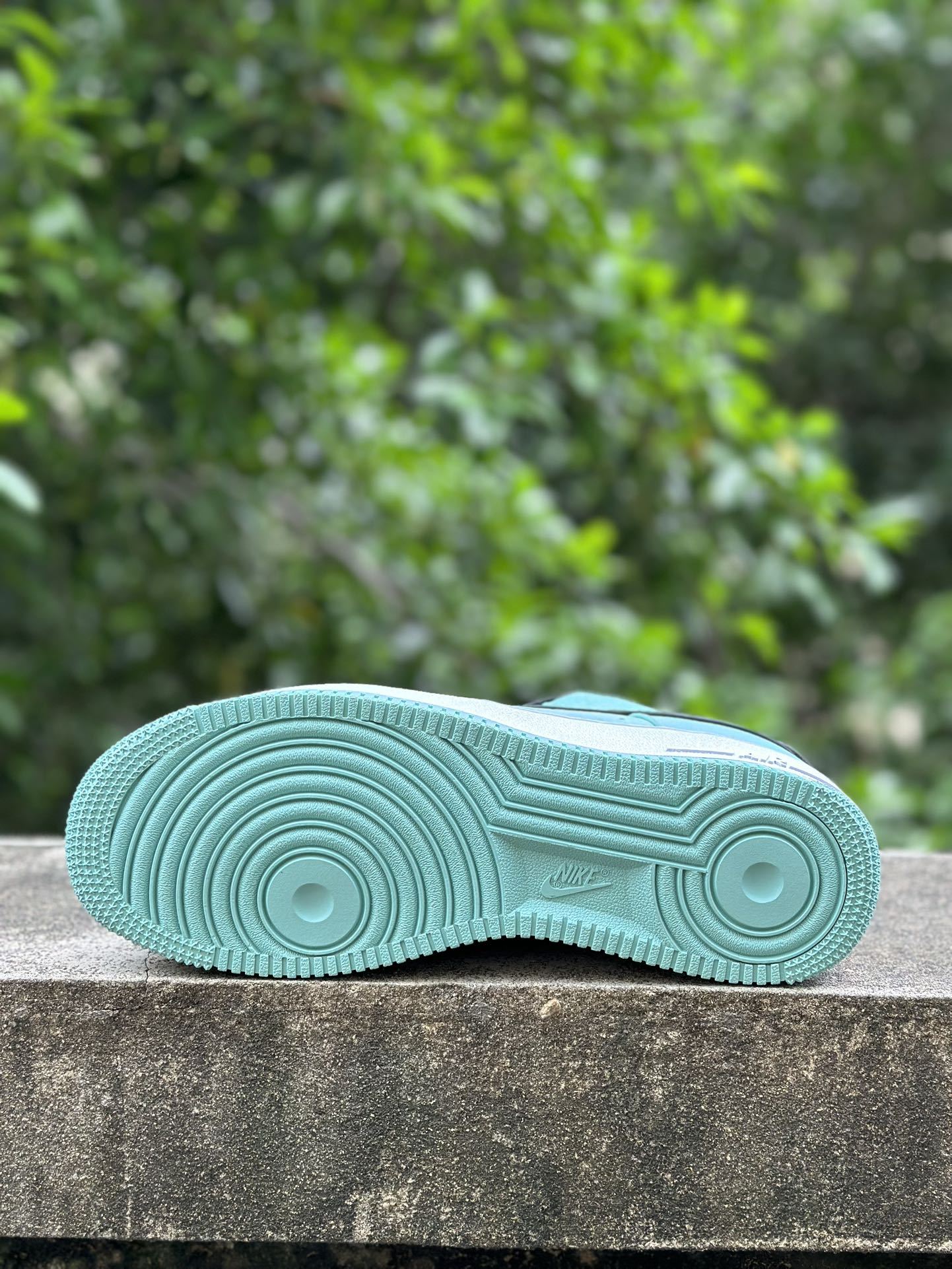 「コラボモデル」Tiffany & Co. x Nike Air Force 1 Low ニーグリーン＆ブラック スニーカー