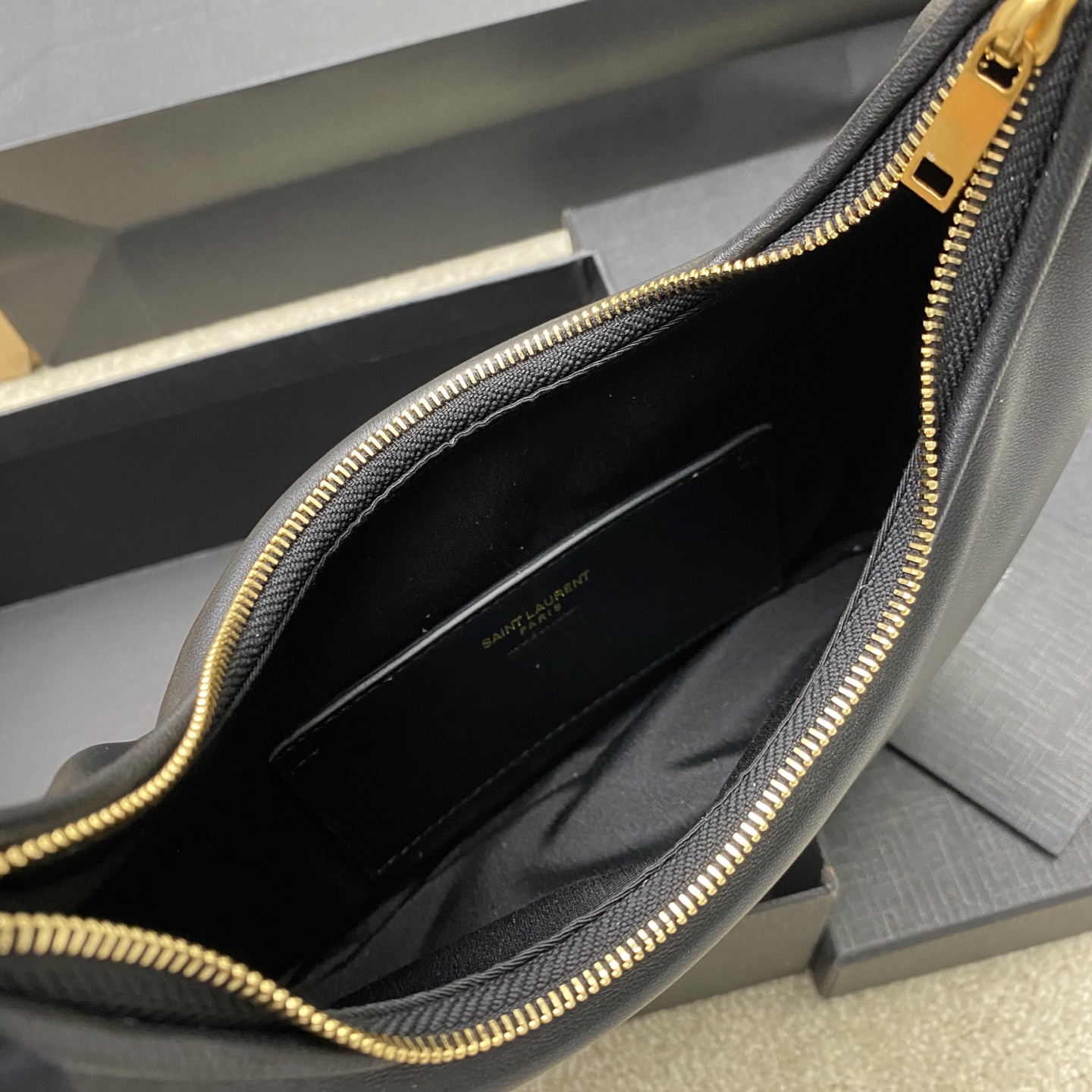 サンローラン「Saint Laurent」CALYPSO ミニ エンボスド ラムスキン バッグ