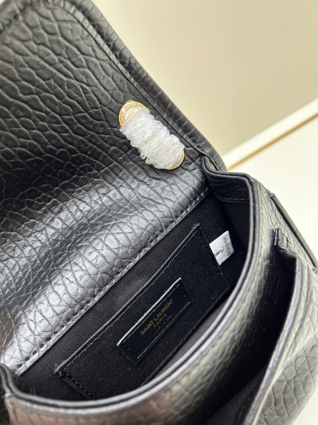 サンローラン「Saint Laurent」 NIKI 粒面レザー ショルダーバッグ