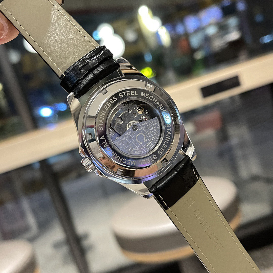 オメガ［Omega］インフライホイール パーペチュアルカレンダー メカニカルウォッチ40MM