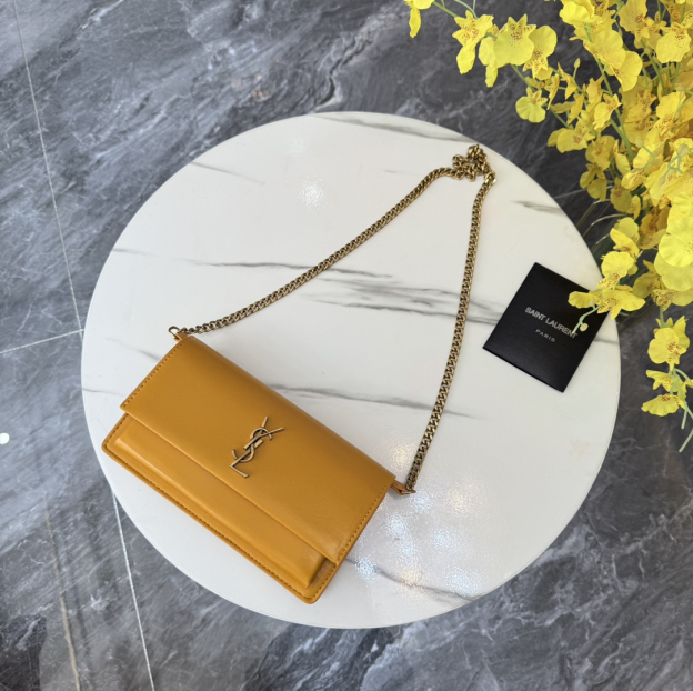 サンローラン「Saint Laurent」SUNSET BOX レザー クラッチバッグ