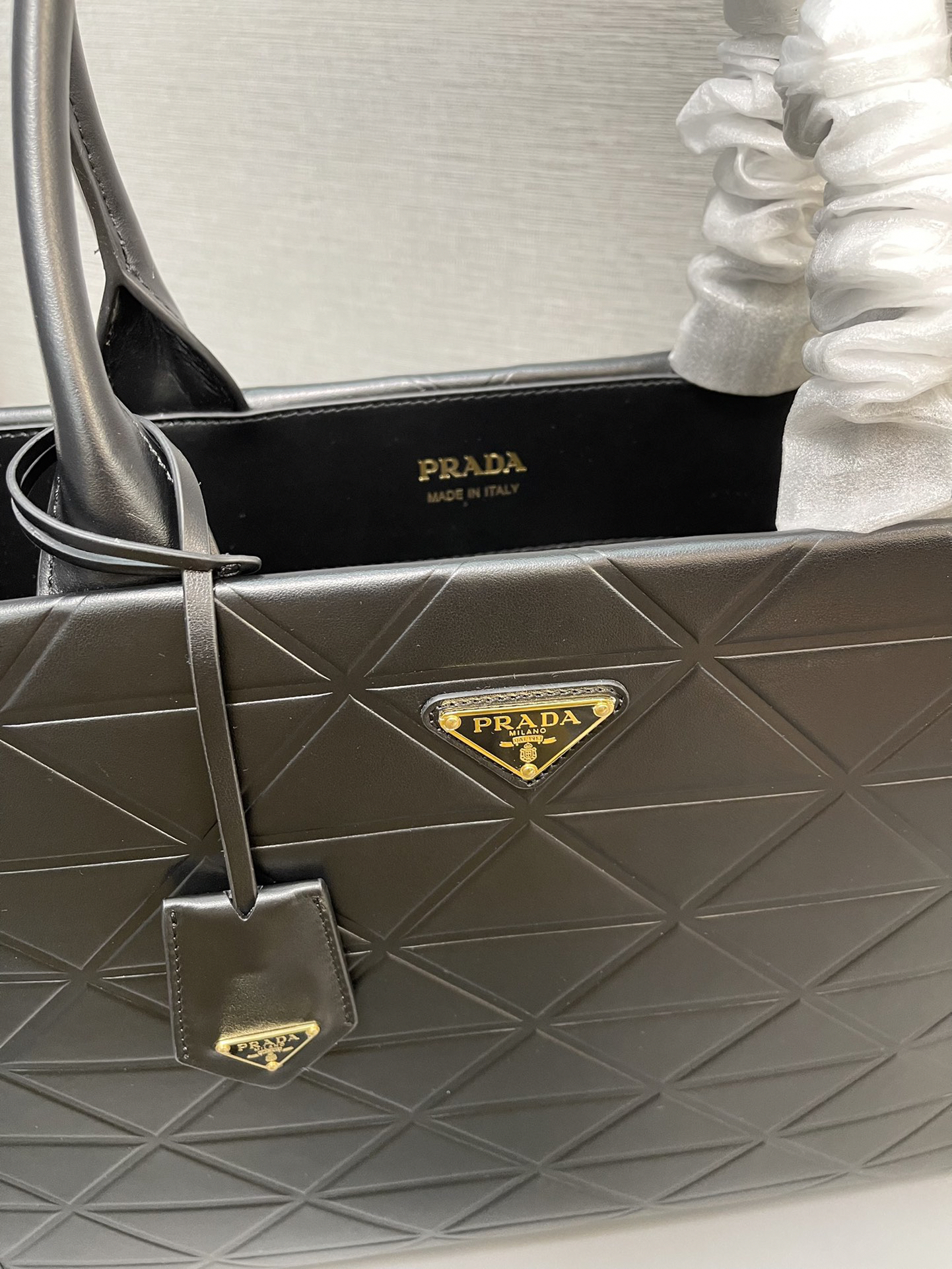 プラダ「Prada」トライアングルキルティング トートバッグ ラージトート