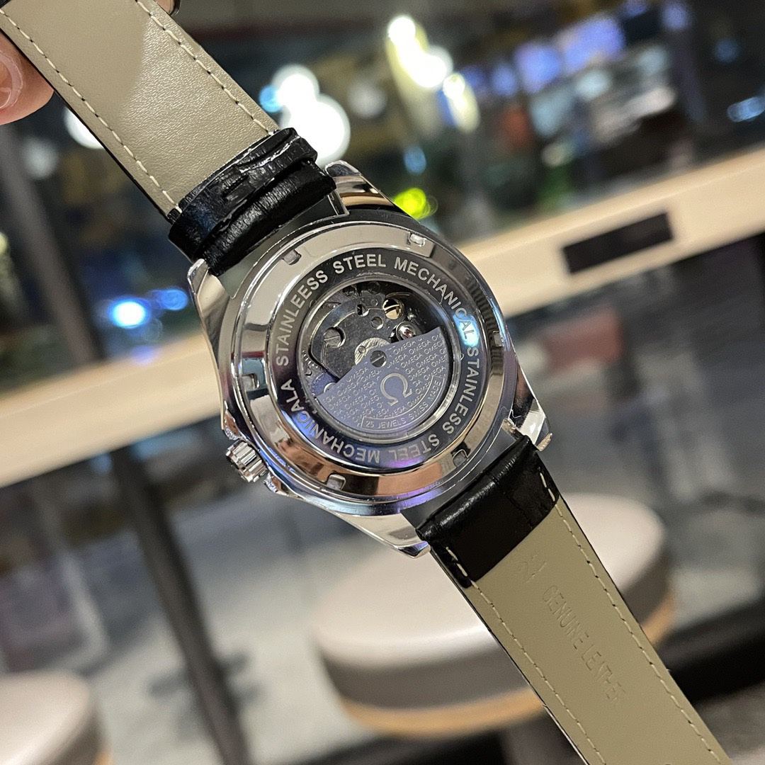 オメガ［Omega］インフライホイール パーペチュアルカレンダー メカニカルウォッチ40MM