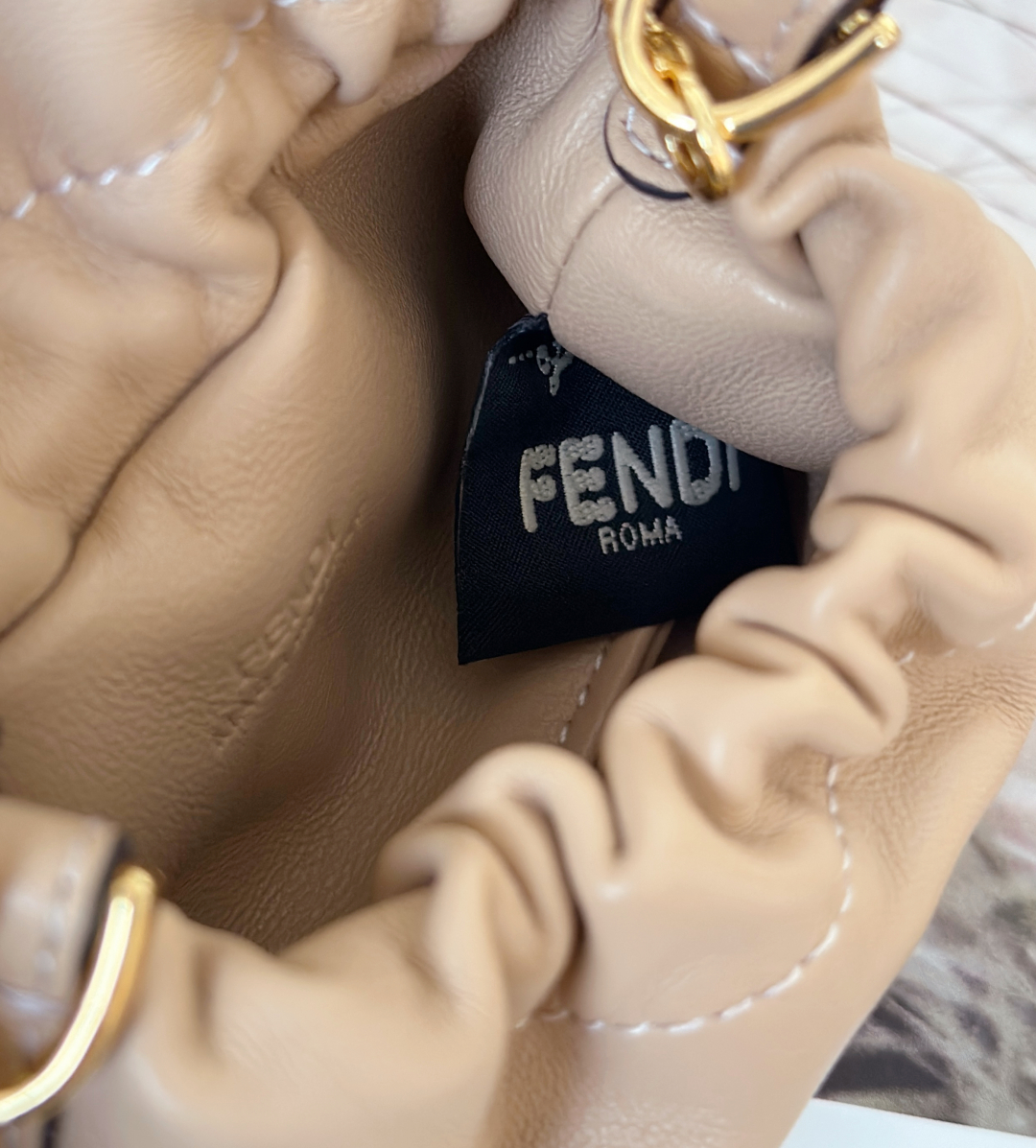 フェンディ「Fendi」Nano Mamma Baguette レザー ハンドバッグ