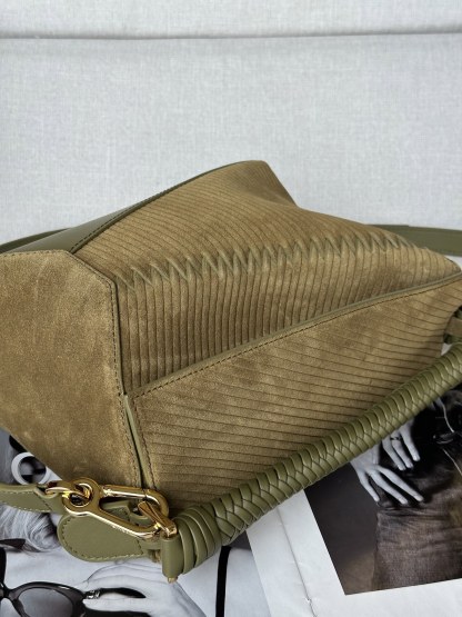 ロエベ「Loewe」秋冬 オリーブグリーン トランペット牛革 Puzzle ハンドバッグ