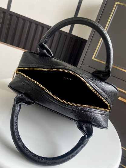 シャネル「Chanel」Vintage Medallion ハンドバッグ