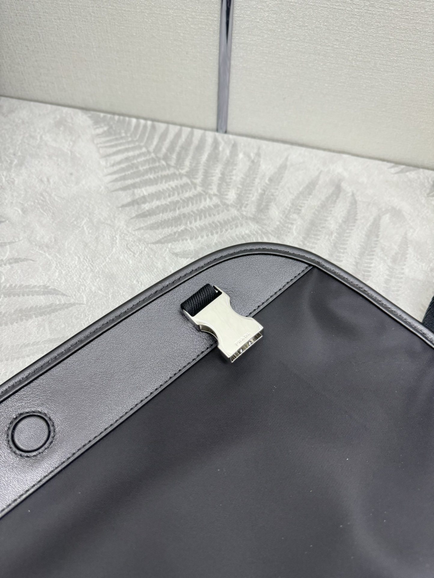 プラダ「Prada」 Re-Nylon® メッセンジャーバッグ