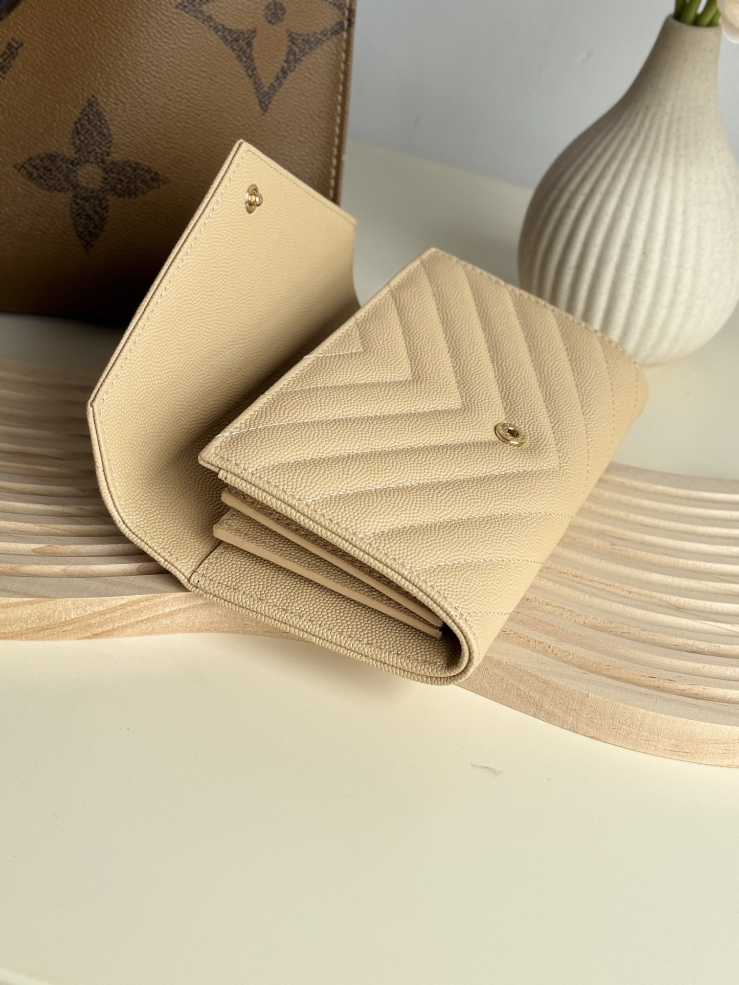 サンローラン「Saint Laurent」カサンドラ ラージウォレット（ラムスキン）