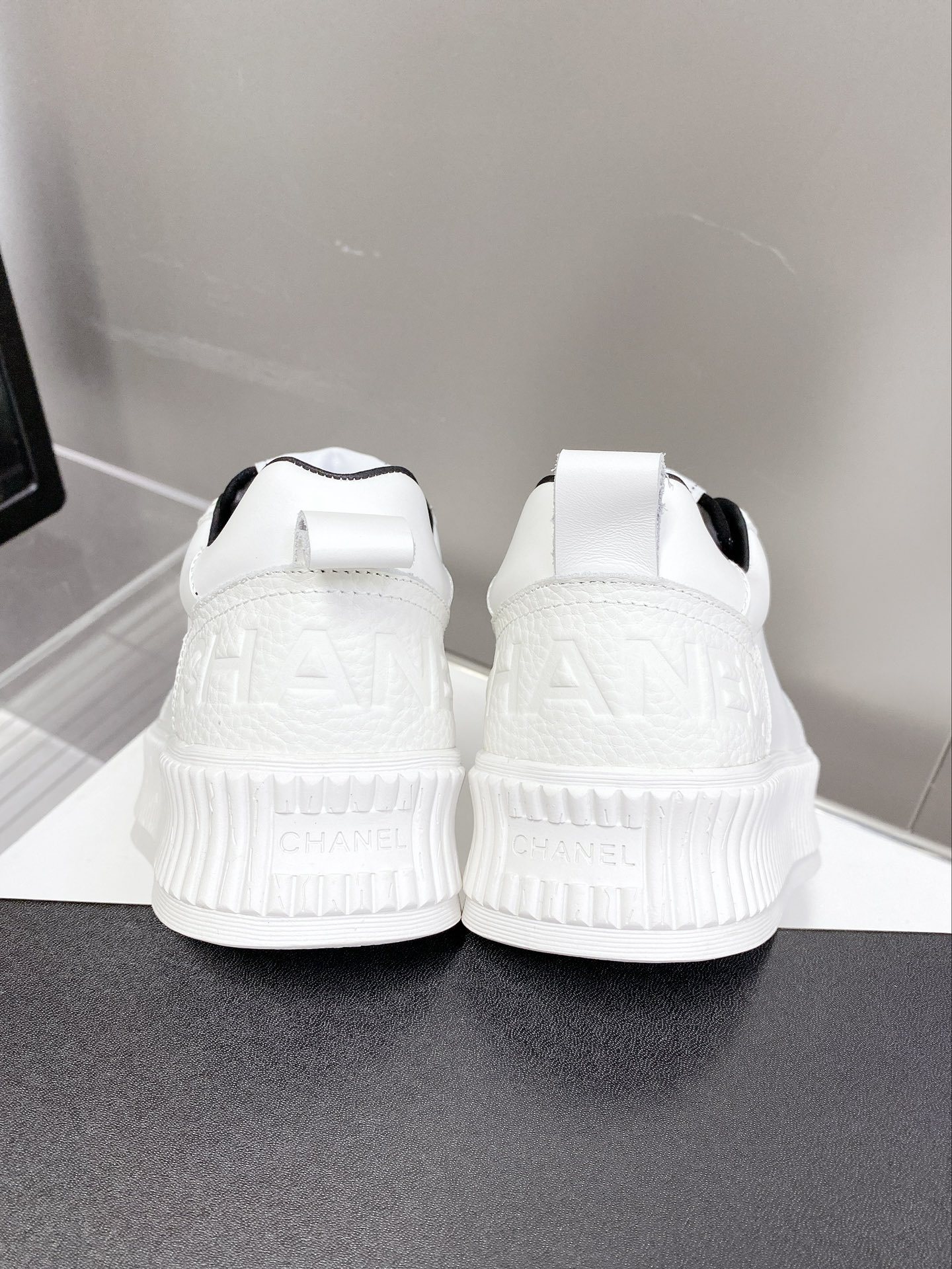 シャネル［Chanel］  2023SS パンダカラー スニーカー