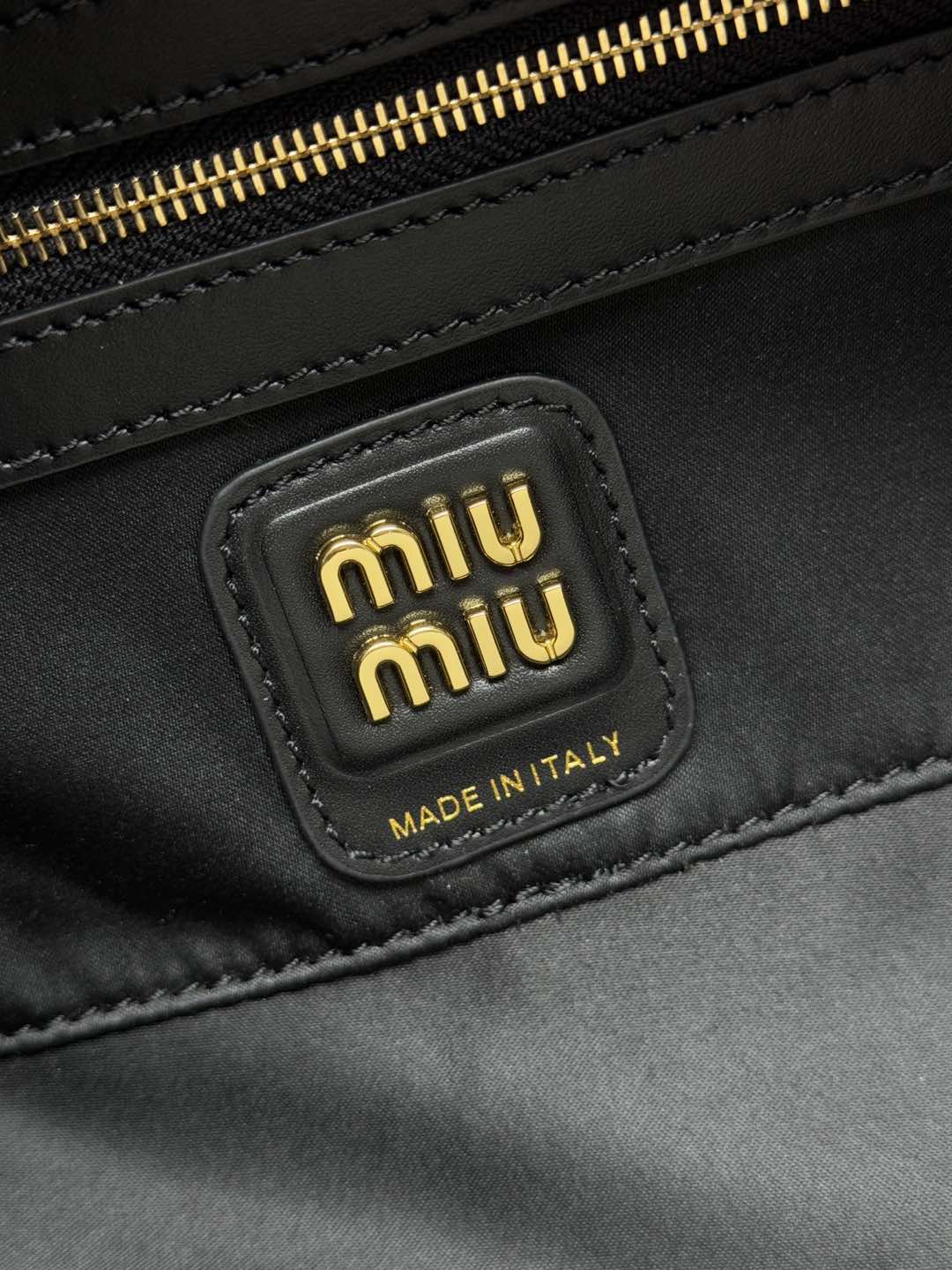 ミュウミュウ「Miu Miu」Arcadie ボウリングハンドバッグ