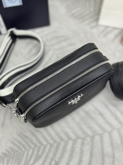 プラダ「Prada」ディアスキン デュアルストラップバッグ