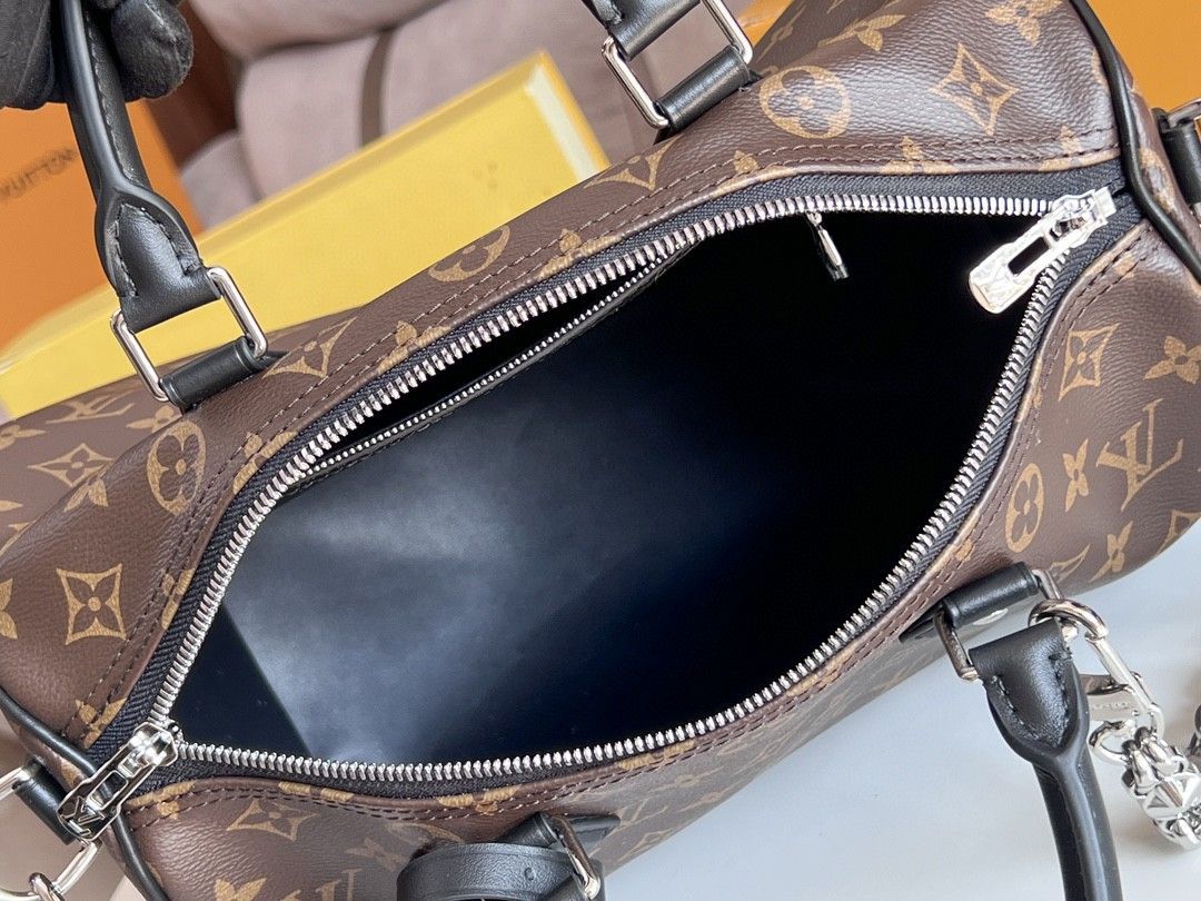 ルイ・ヴィトン「Louis Vuitton」男女ともに利用可能！Speedy Soft 30 のロゴモノグラムピローバッグ