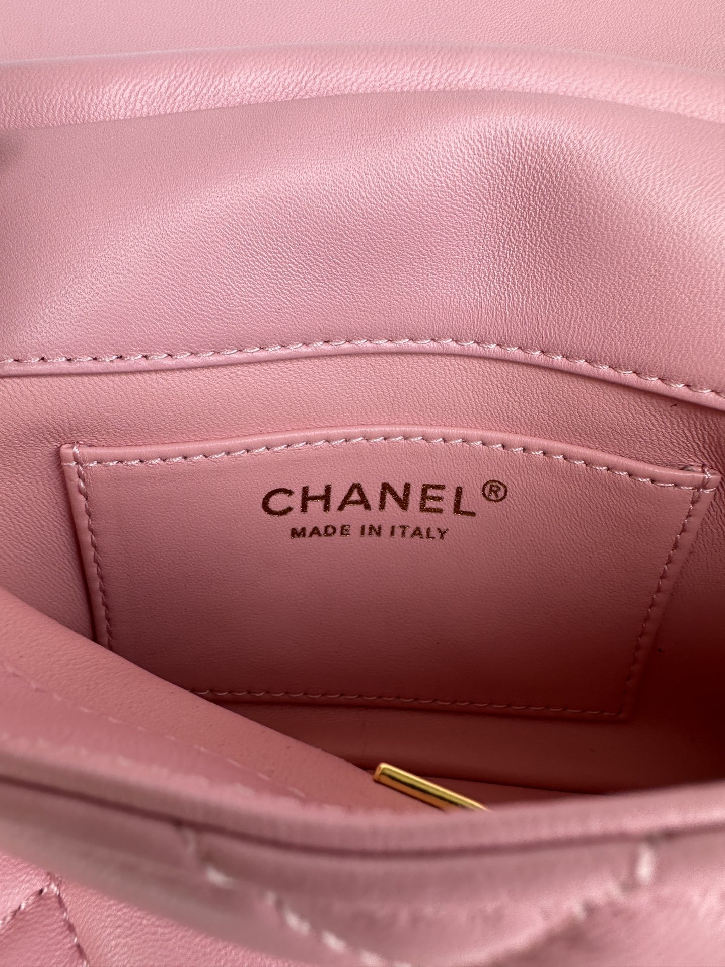 シャネル「Chanel」クラシック フラップ メタリックアクセント ショルダーバッグ