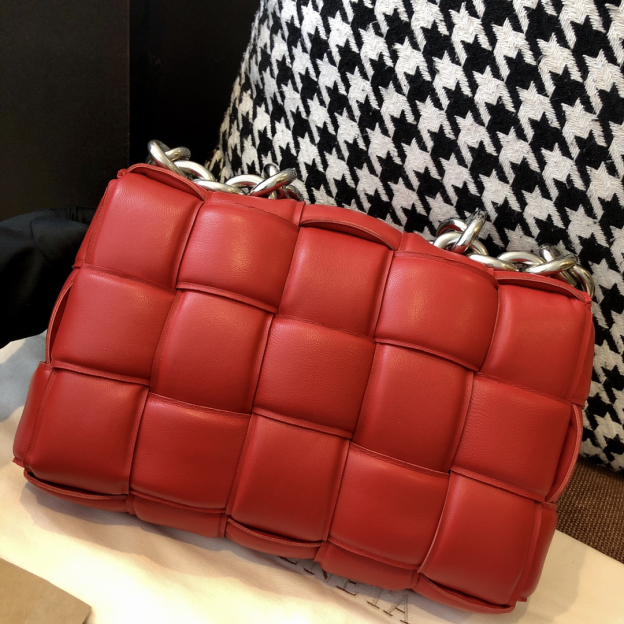 ボッテガ・ヴェネタ「Bottega Veneta」チェーン パッドカセット クロスボディバッグ