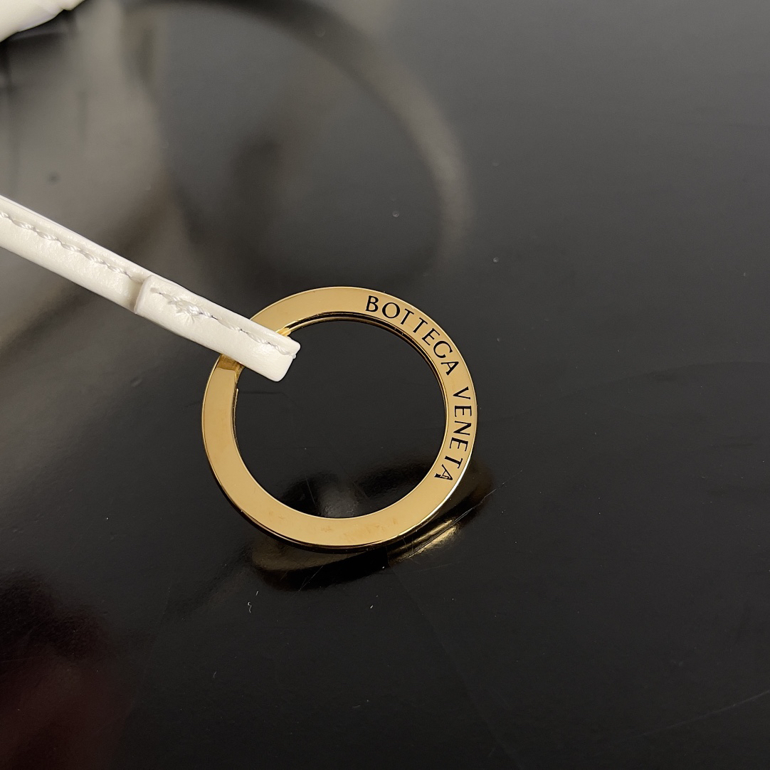 ボッテガ・ヴェネタ「Bottega Veneta」ループ マルチウェアバッグ