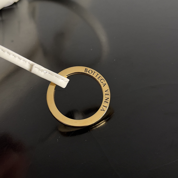 ボッテガ・ヴェネタ「Bottega Veneta」ループ マルチウェアバッグ