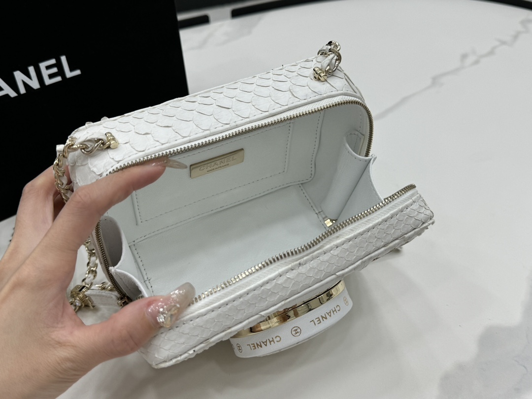 シャネル「Chanel」カメラケース ミニ ショルダーバッグ