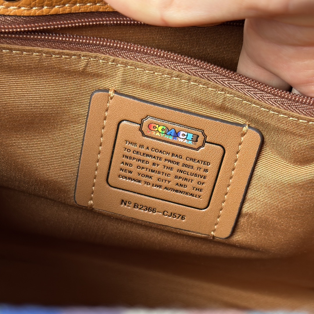 コーチ「Coach」Demsey レインボーシリーズ トートバッグ