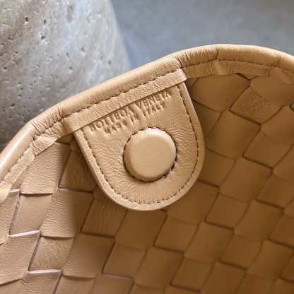 ボッテガ・ヴェネタ「Bottega Veneta」 サーディン レザートートバッグ