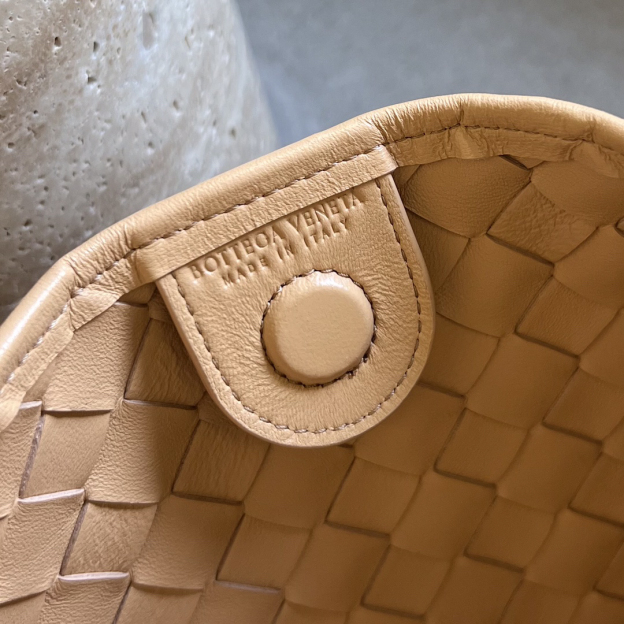 ボッテガ・ヴェネタ「Bottega Veneta」 サーディン レザートートバッグ