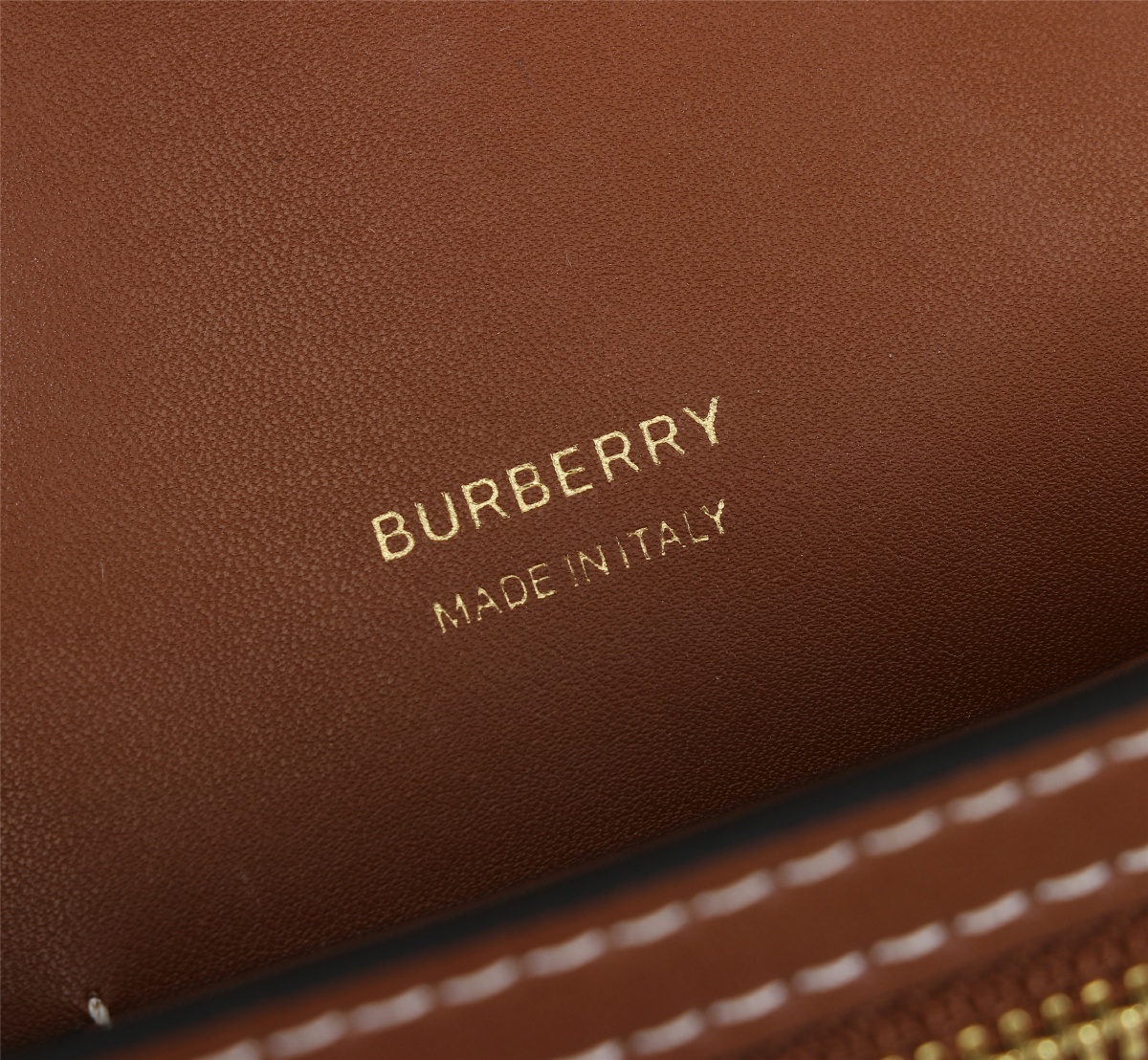 バーバリー「Burberry」コンパクトストラクチャードショルダーバッグ